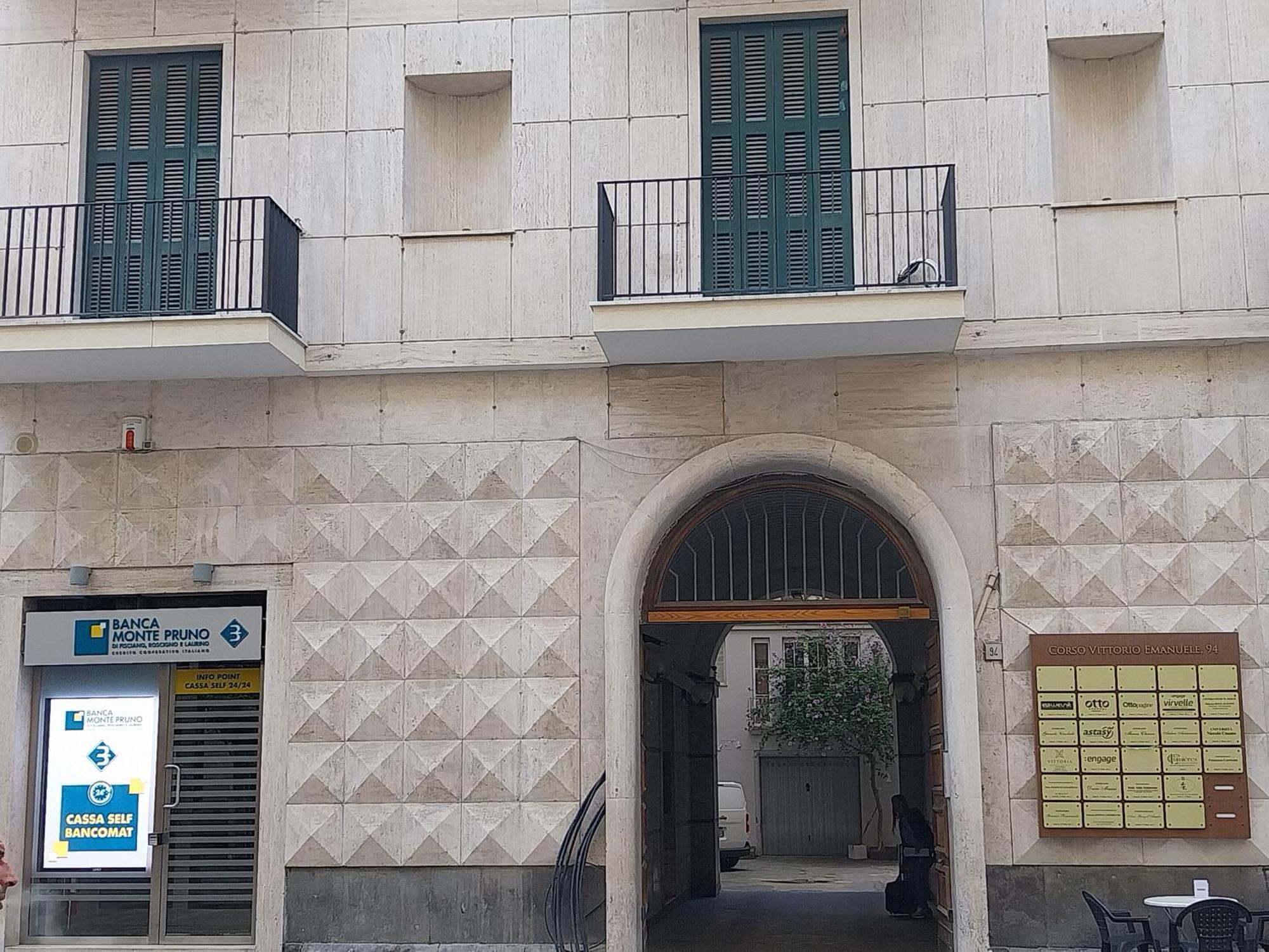 Casa Vacanza La Maison De Losyram Art Salerno Bagian luar foto