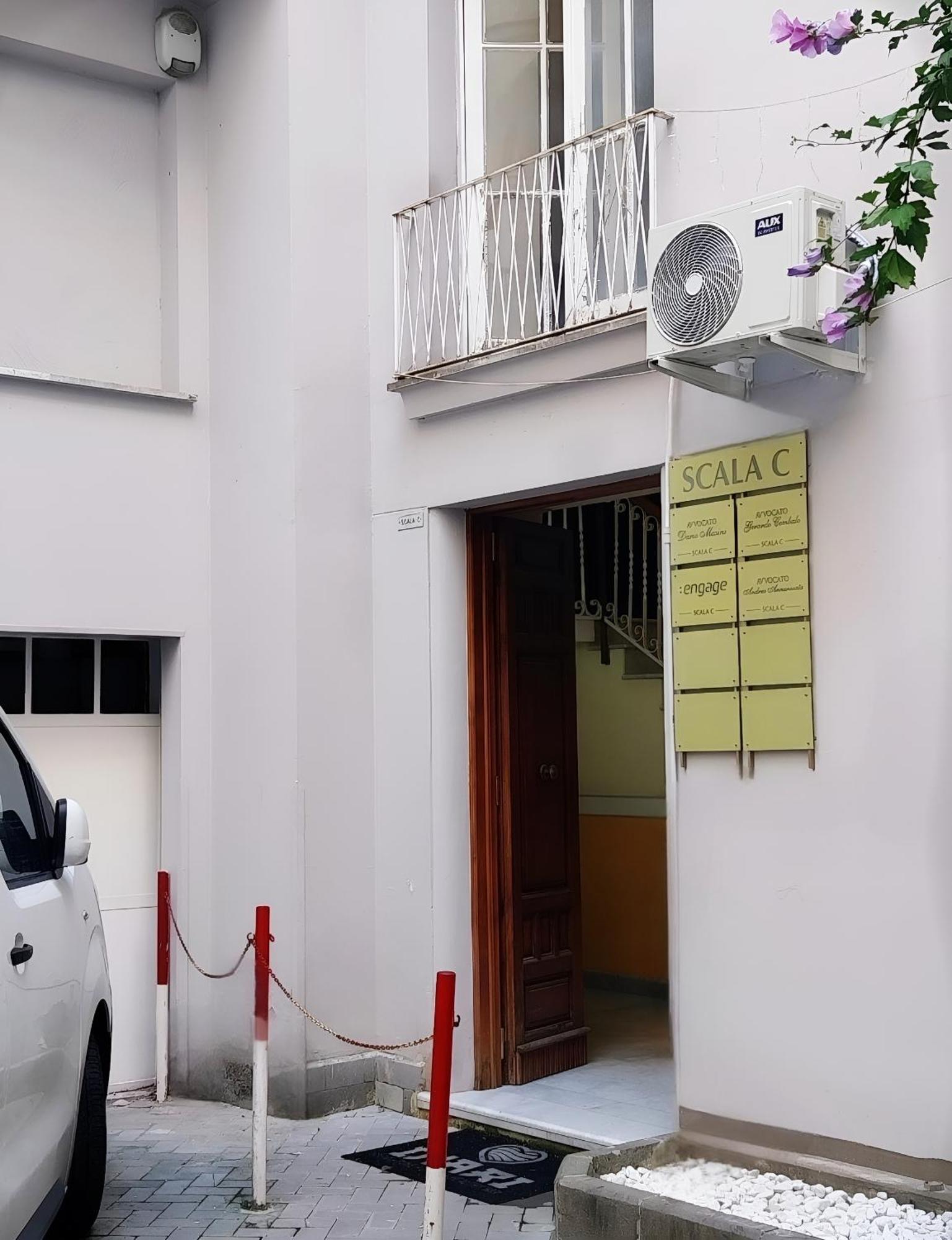Casa Vacanza La Maison De Losyram Art Salerno Bagian luar foto