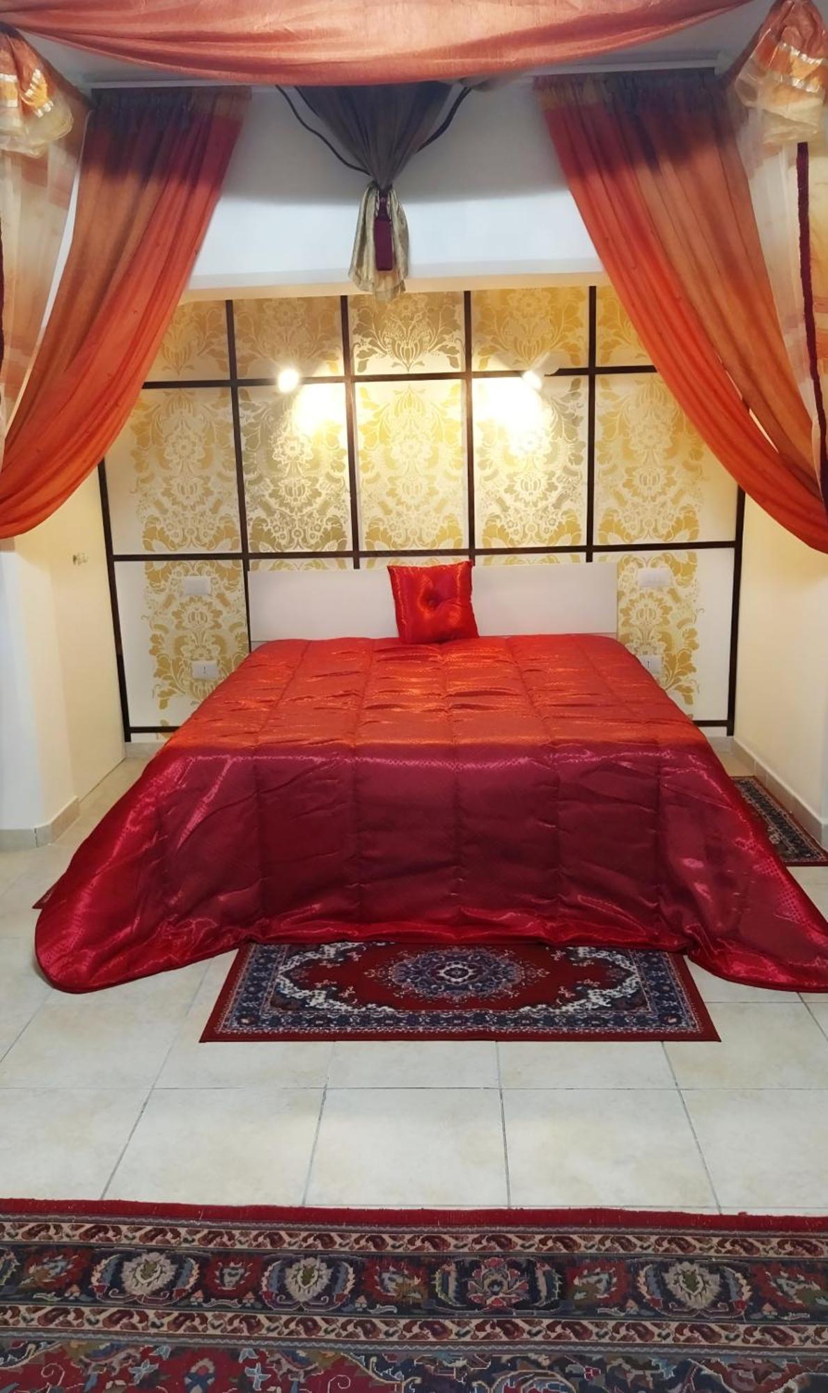 Casa Vacanza La Maison De Losyram Art Salerno Bagian luar foto