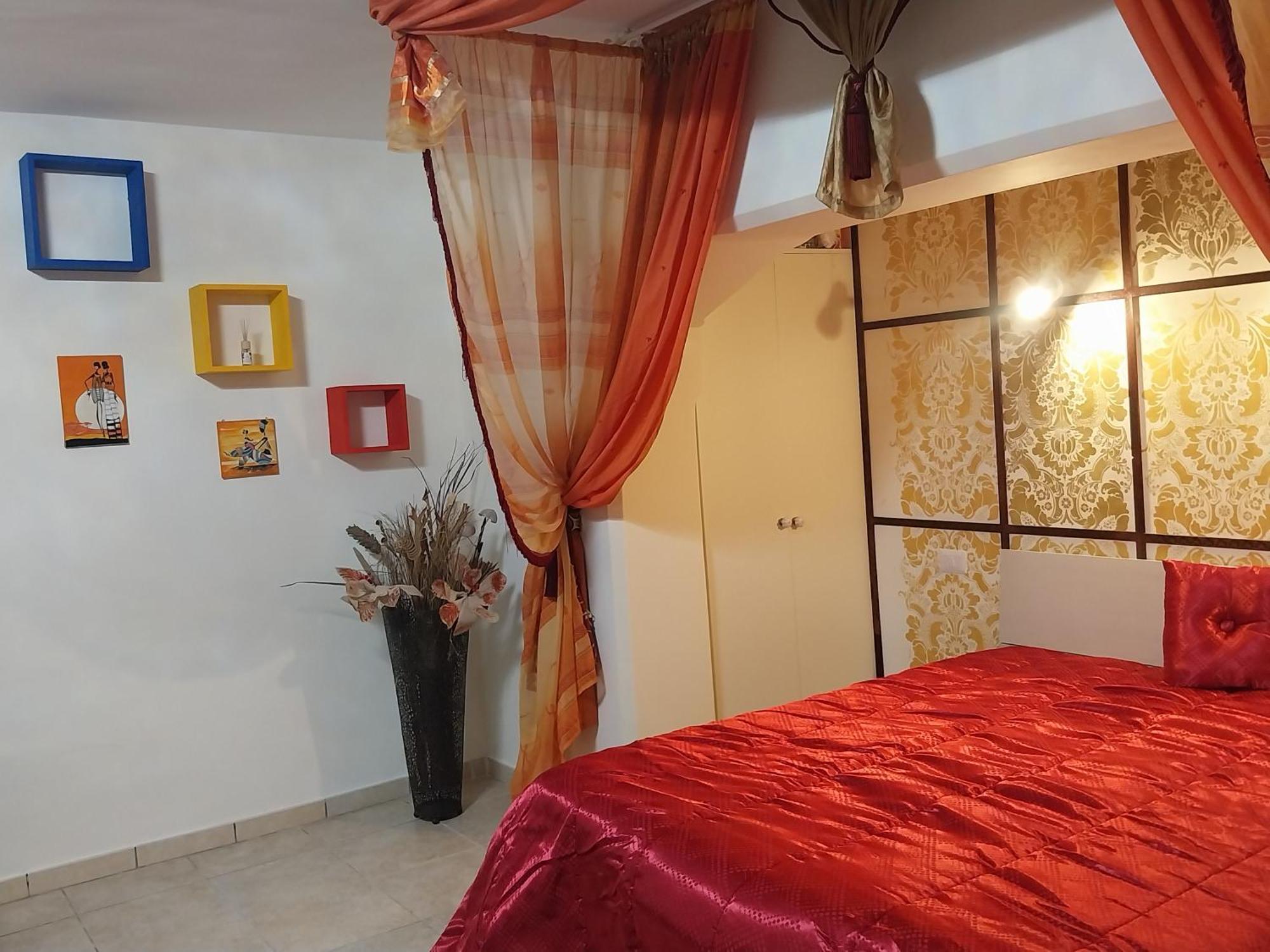 Casa Vacanza La Maison De Losyram Art Salerno Bagian luar foto
