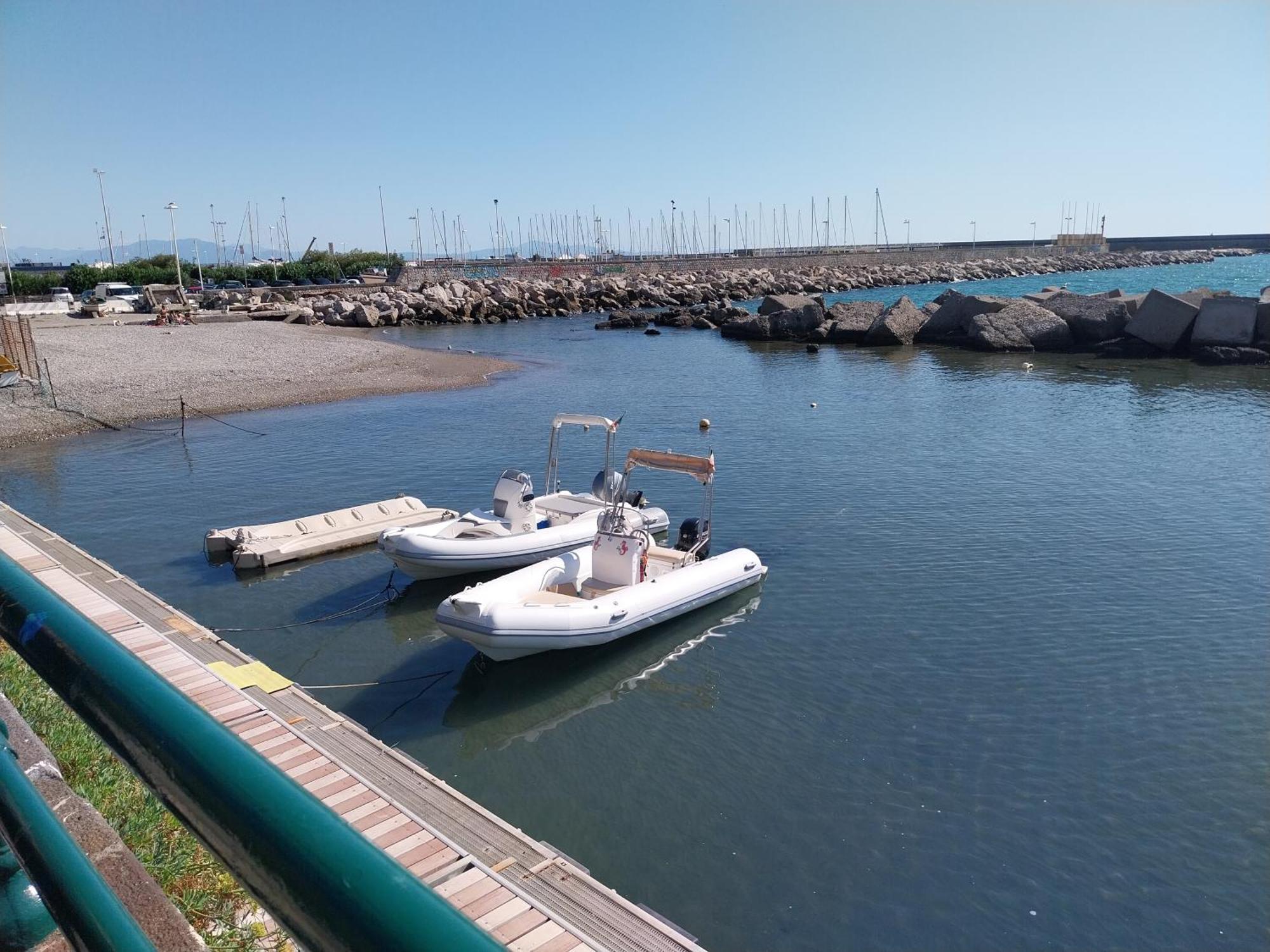 Casa Vacanza La Maison De Losyram Art Salerno Bagian luar foto