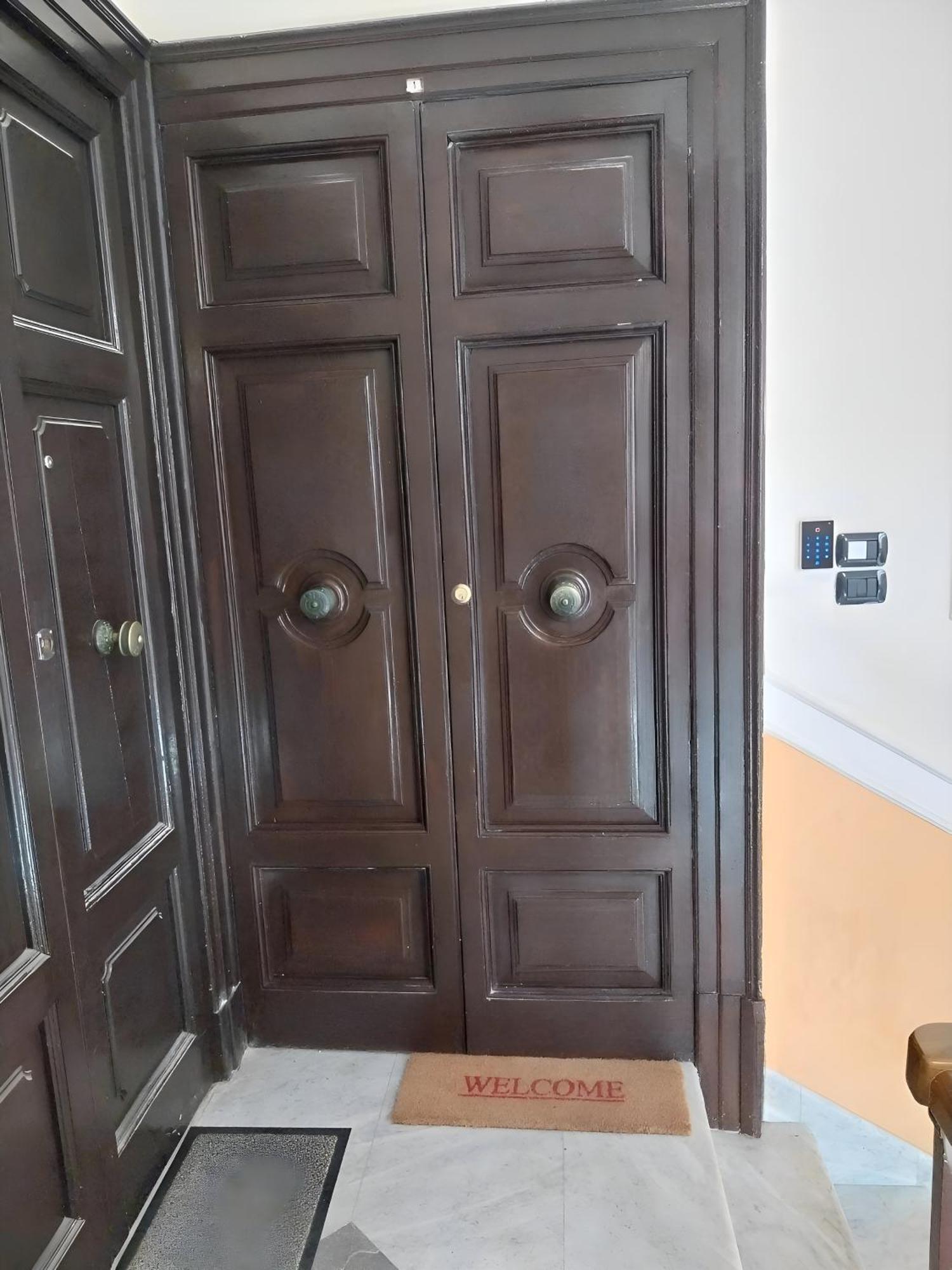 Casa Vacanza La Maison De Losyram Art Salerno Bagian luar foto