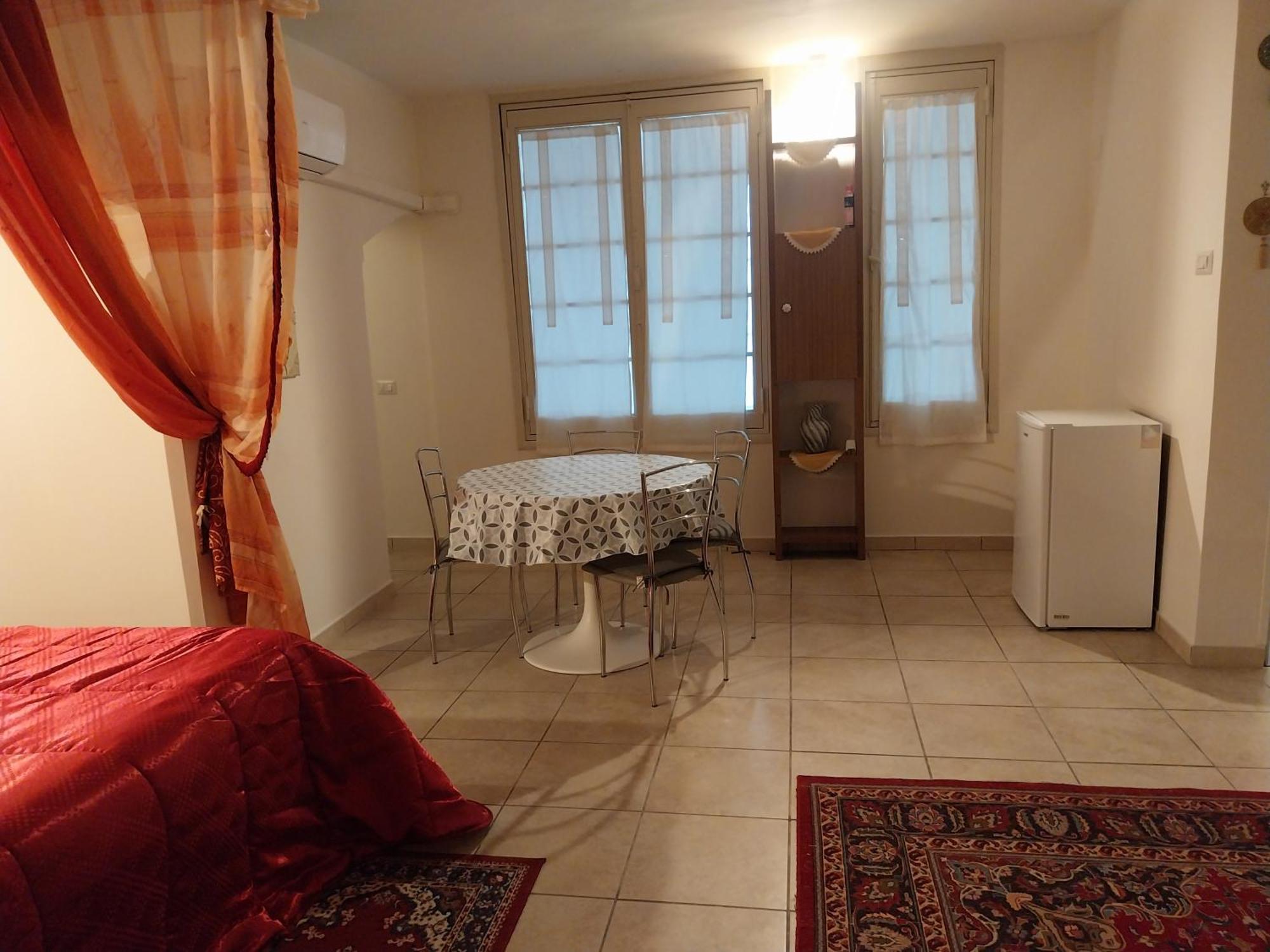 Casa Vacanza La Maison De Losyram Art Salerno Bagian luar foto