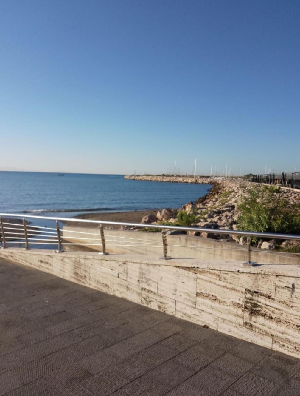 Casa Vacanza La Maison De Losyram Art Salerno Bagian luar foto