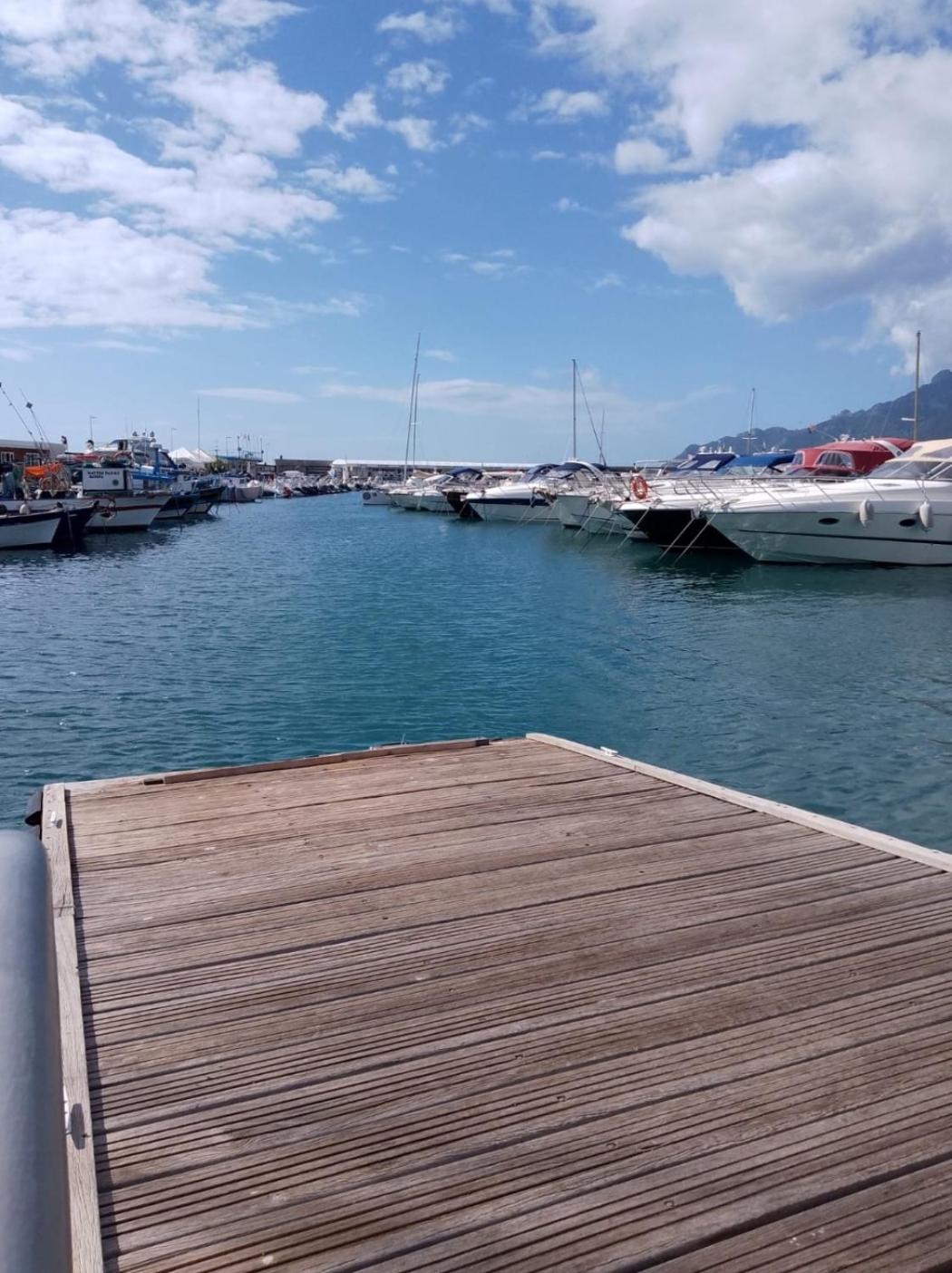 Casa Vacanza La Maison De Losyram Art Salerno Bagian luar foto